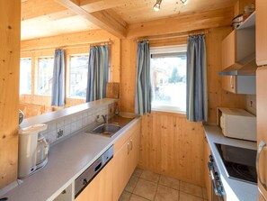 Fridge, oven, stovetop, dishwasher - Inviting chalet with terrace (Stadl an der mur)