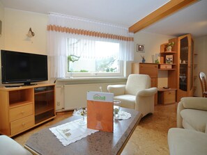TV, DVD player - Holiday home in Ramsbeck with garden (Bestwig-Ramsbeck)
