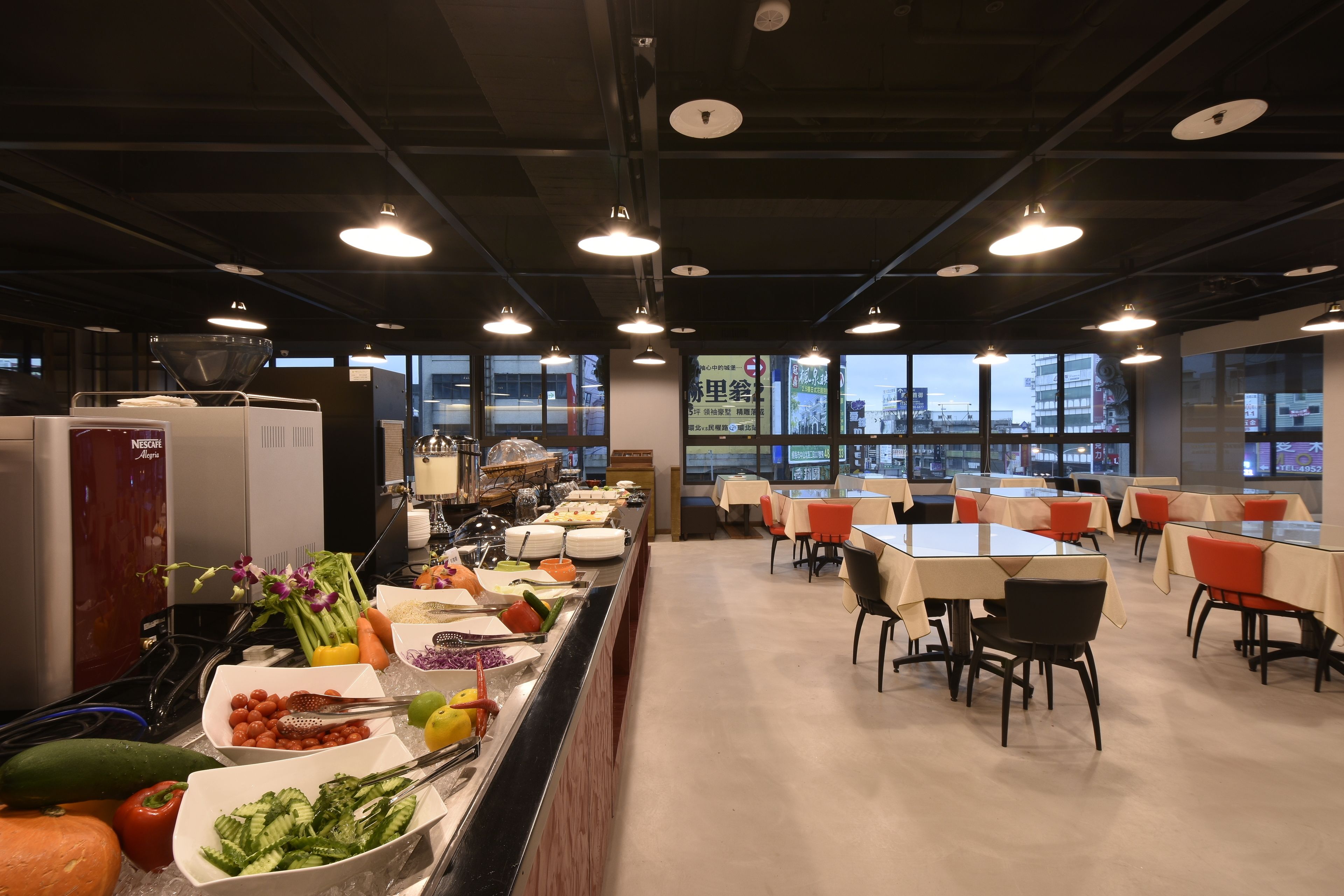 Tägliches inbegriffenes Frühstück zum Mitnehmen