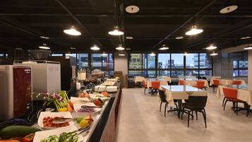 Tägliches inbegriffenes Frühstück zum Mitnehmen