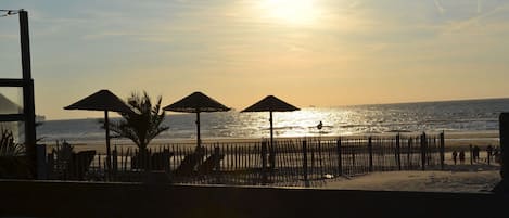 Una spiaggia nelle vicinanze