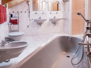 Tina y bidet 