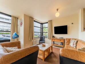 Fernseher, DVD-Player, Stereoanlage