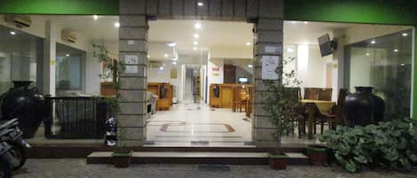 Vista frontal de la propiedad