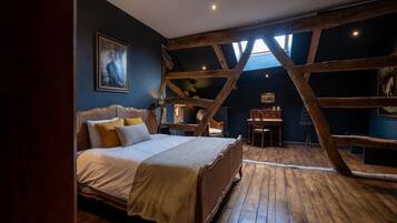 4 slaapkamers, een strijkplank/strijkijzer, wifi