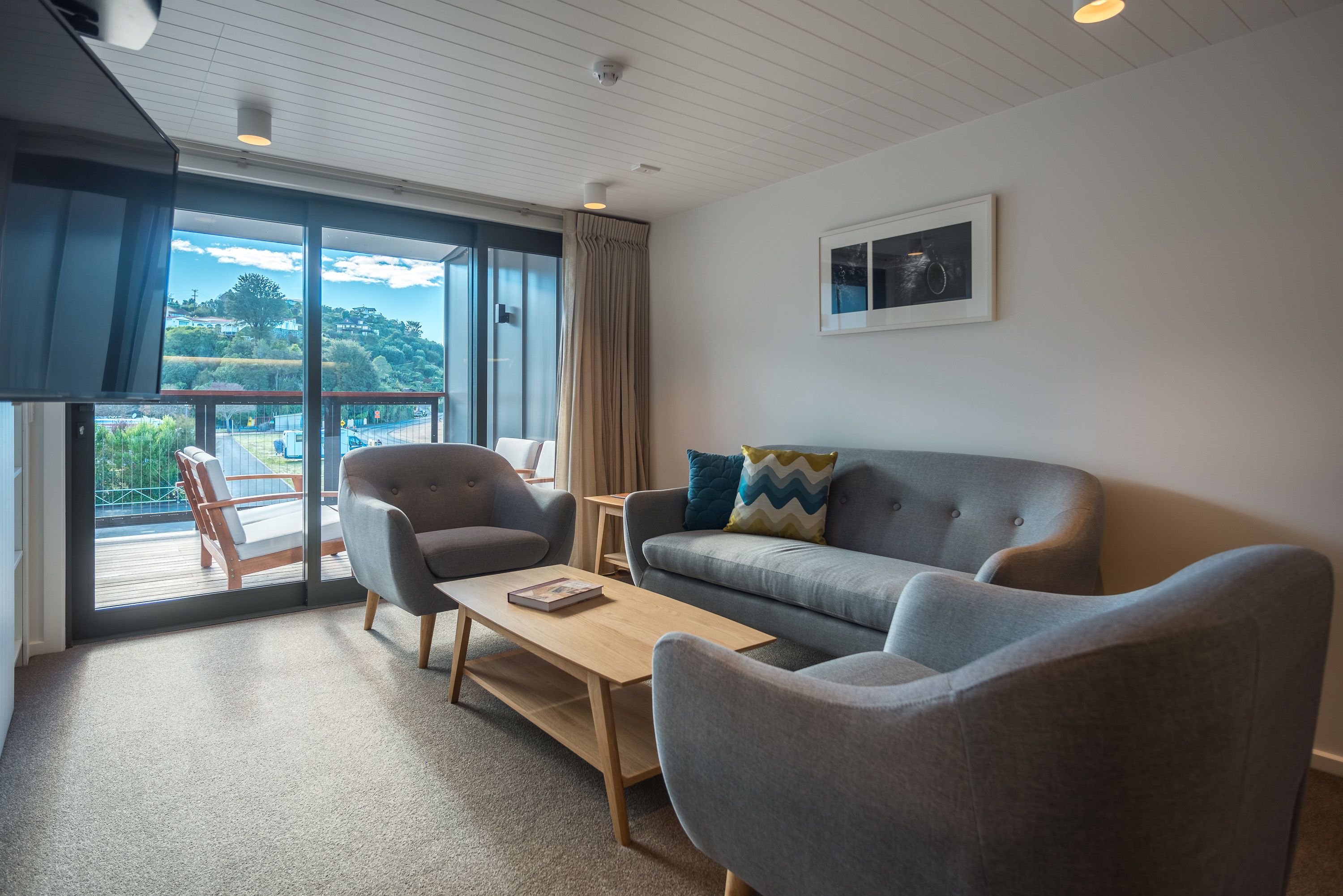 Apartment, 2 Bedrooms, Partial Sea View | Living room