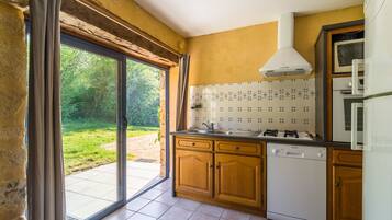 Refrigerador, microondas, horno y lavavajillas