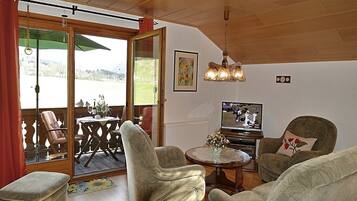 TV, fireplace, DVD player