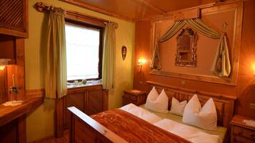 2 bedrooms, iron/ironing board, WiFi