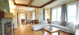 Spacious villa near Lesse