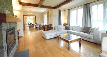 Spacious villa near Lesse