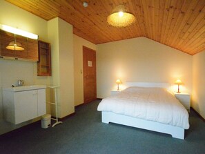 8 bedrooms, WiFi