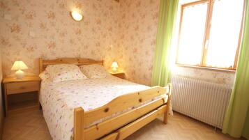 3 slaapkamers, reisbedje