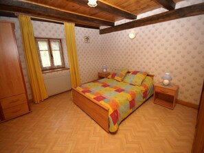 3 Schlafzimmer, Reisekinderbett