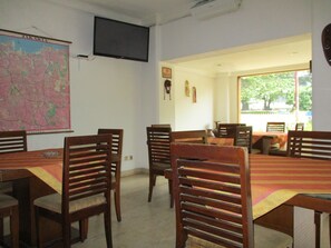 Breakfast, lunch, dinner served; Indonesian cuisine  - Hotel Maxim Kwitang Jakarta (Jakarta)