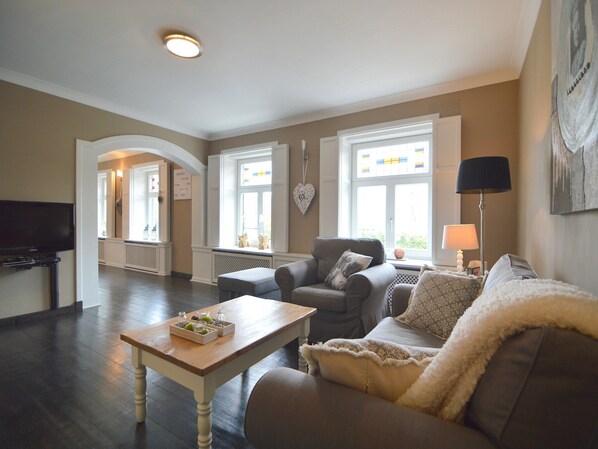 Een televisie en een dvd-speler