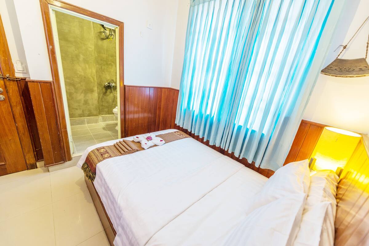Superior Single Room Free Airport Pickup & 60 minutes full body massage | 고급 침구, 미니바, 객실 내 금고, 책상