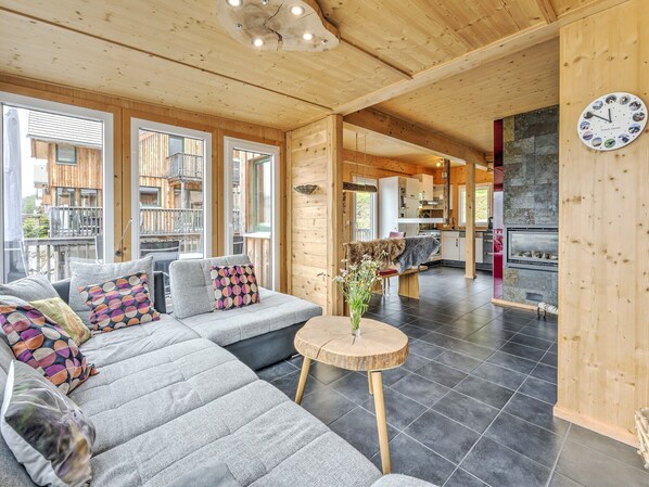 TV, fireplace - Chalet in Hohentauern by Ski Lift (Hohentauern)