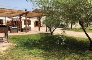 Outdoor dining - Luxurious holiday home with private pool (Buzon)