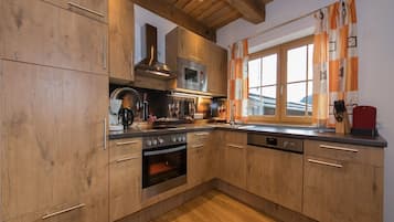 KĂŒhlschrank, Mikrowelle, Ofen, Herdplatte