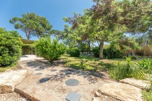 Property grounds - House near Pampelonne beach with garden (Ramatuelle)