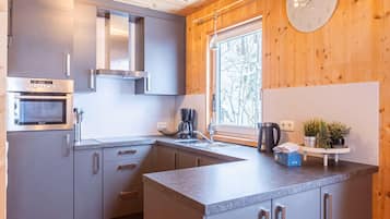 KĂŒhlschrank, Mikrowelle, GeschirrspĂŒler