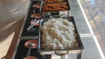 Se sirven desayunos, almuerzos y cenas