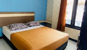 Family Room | Desk, free WiFi - Hotel Nirwana Batu (Batu)