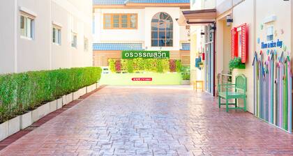 Orawan Suites
