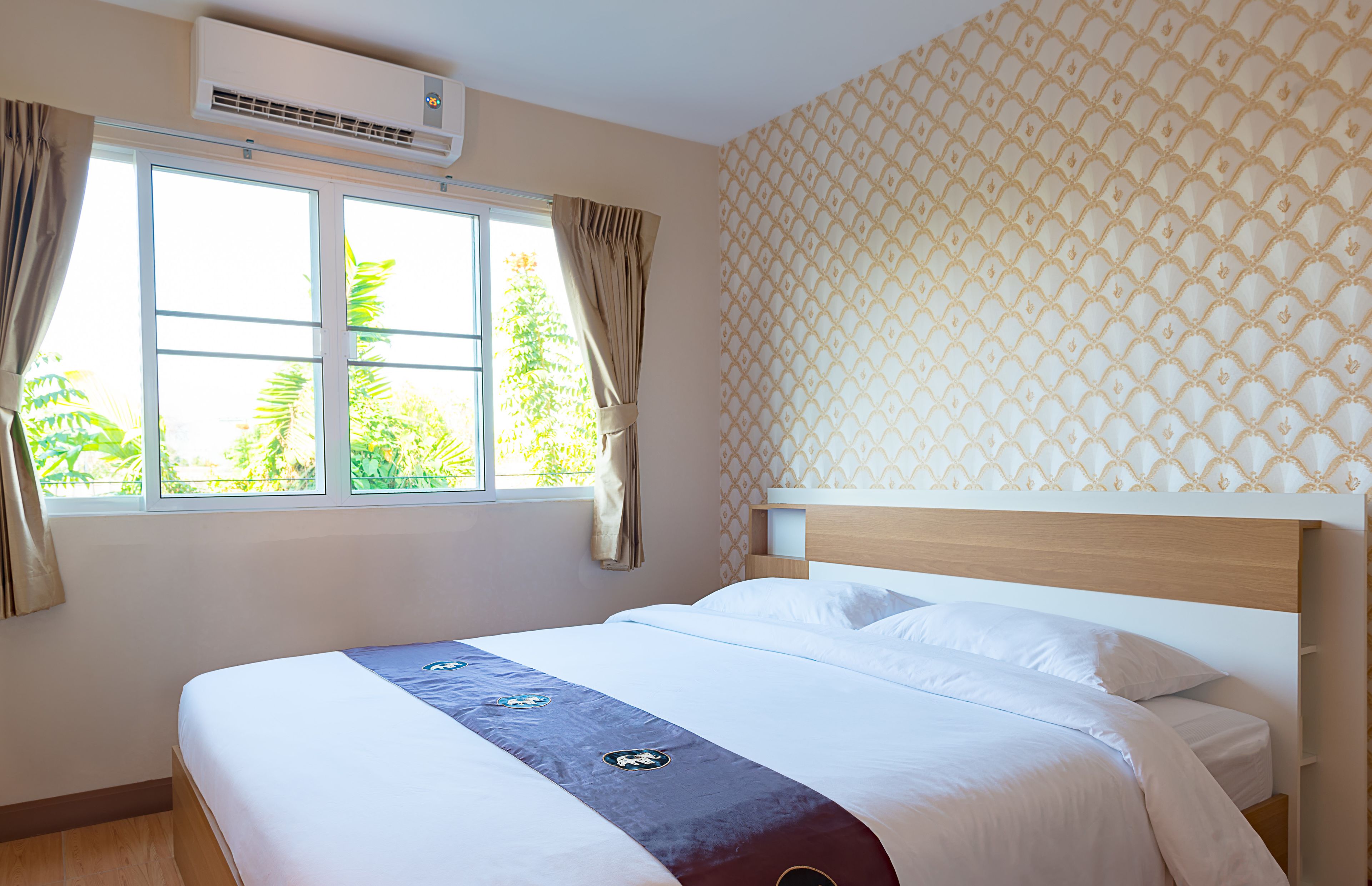 Desk, blackout drapes, rollaway beds, free WiFi