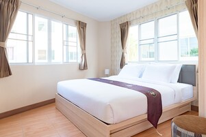 Grand Deluxe Room | Desk, blackout drapes, rollaway beds, free WiFi