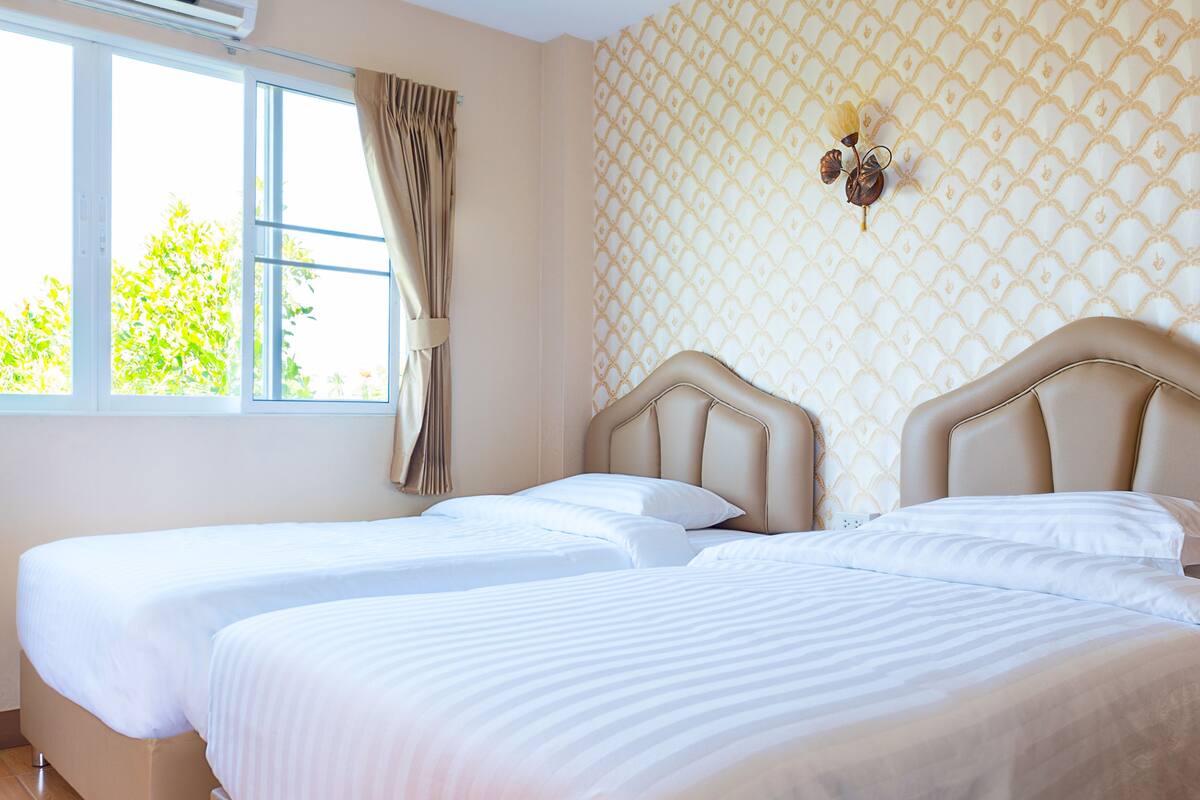 Superior Double Room | Desk, blackout drapes, rollaway beds (surcharge), WiFi (free)