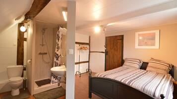 3 bedrooms, iron/ironing board, WiFi