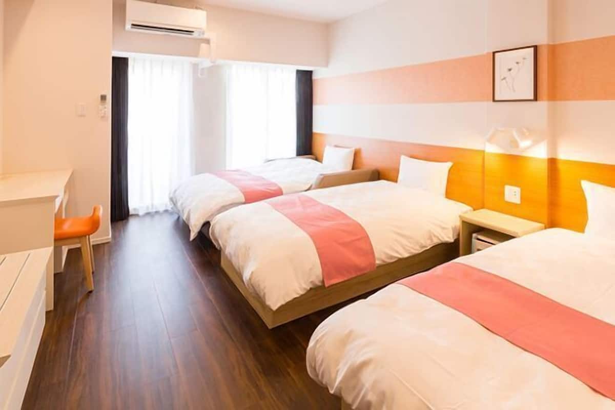 In-room safe, soundproofing, free WiFi, bed sheets