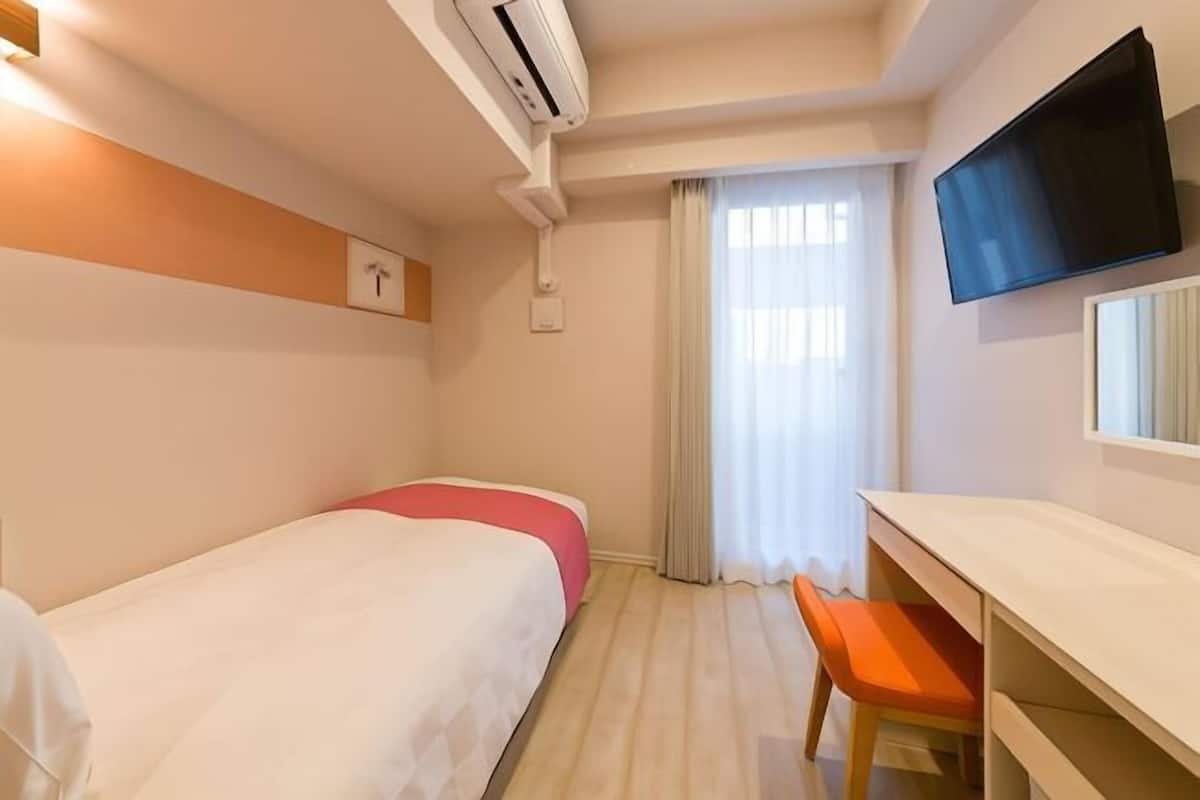 In-room safe, soundproofing, free WiFi, bed sheets