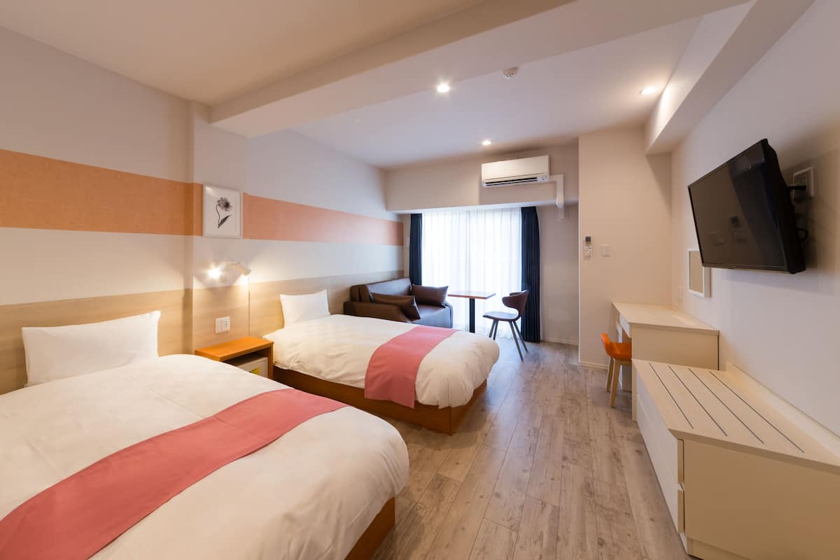 In-room safe, soundproofing, free WiFi, bed sheets