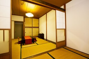 In-room dining - Guesthouse Fujinokura Kawaguchiko (Fujikawaguchiko)