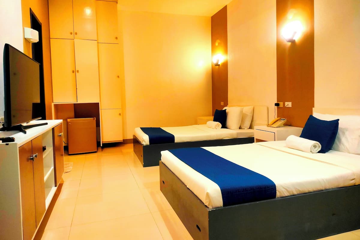 Deluxe Room, No Windows (No Balcony) | Bed sheets