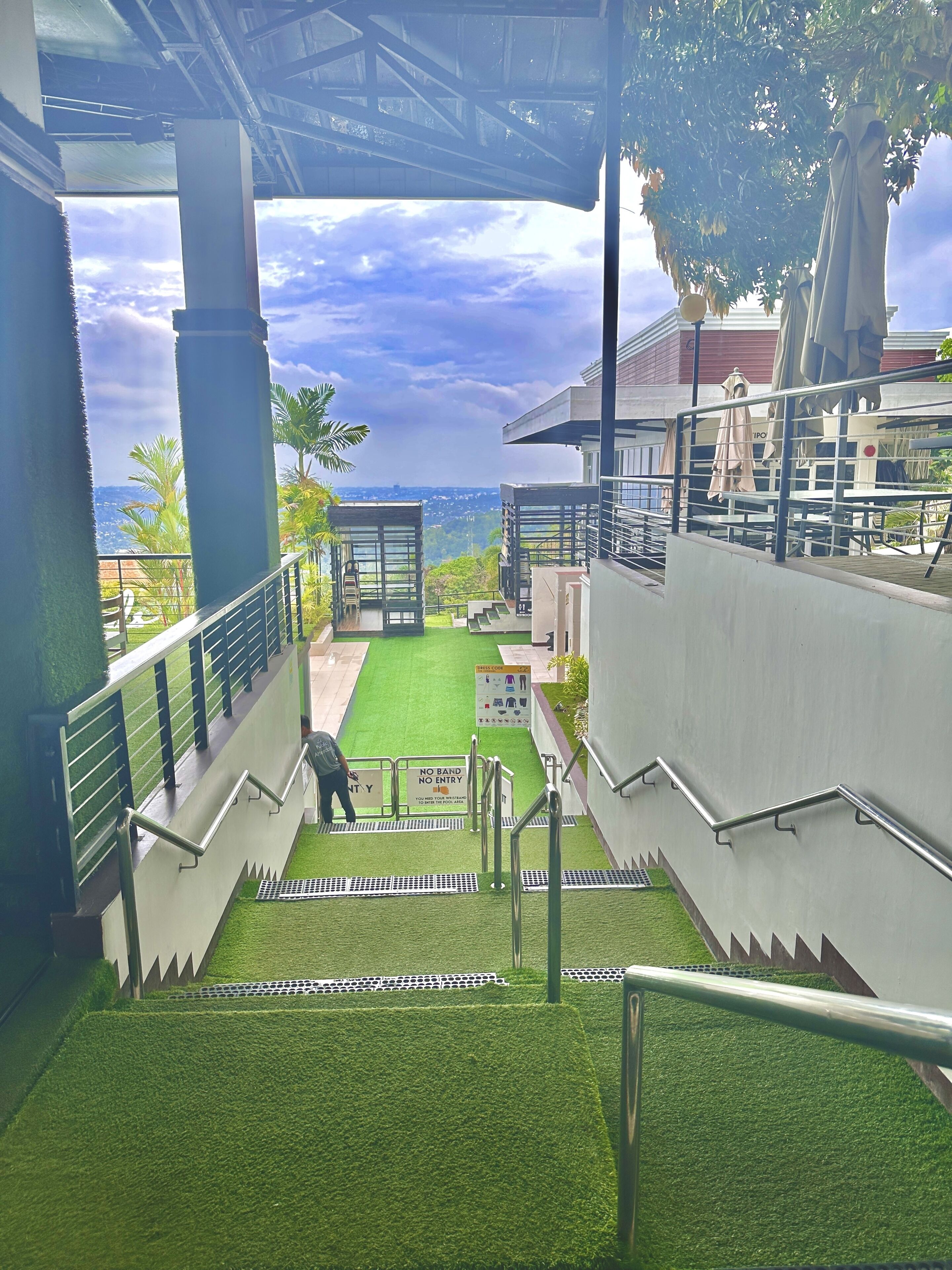 2 restaurants, breakfast, lunch, dinner served; Filipino cuisine