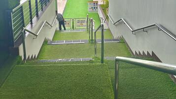 2 restaurants, breakfast, lunch, dinner served; Filipino cuisine