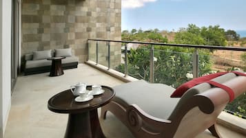 Luxury Ground Penthouse Apartment with Private Pool | Ausblick vom Zimmer