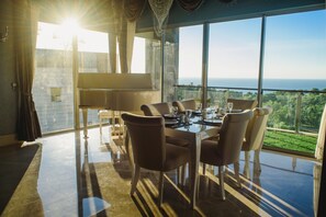 Habitació estàndard | Zona de menjador de l'habitació