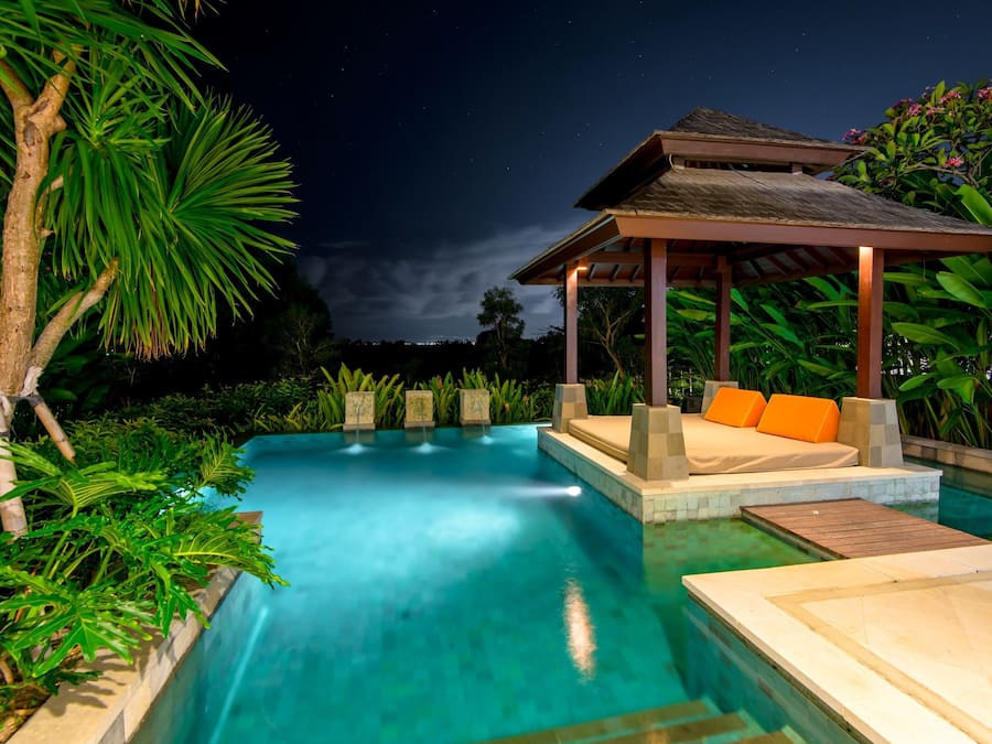 Outdoor pool, pool loungers