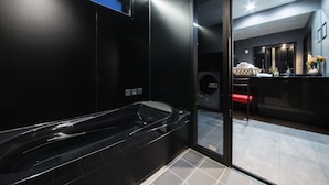 Townhouse – premium | Bad | Separat badekar og dusj og dype avslapningsbadekar