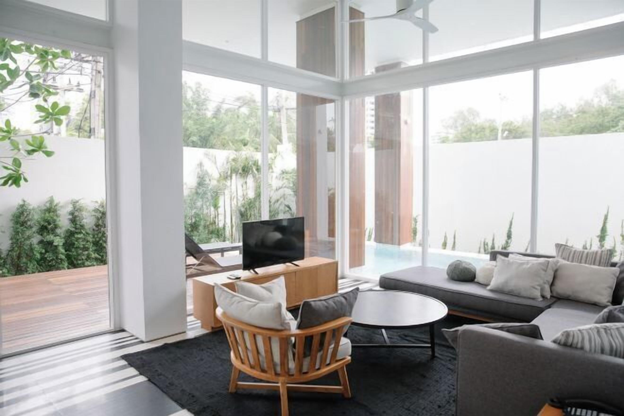 Oppholdsområde | En 50-tommers Flatskjerm-TV med Parabol-TV samt TV