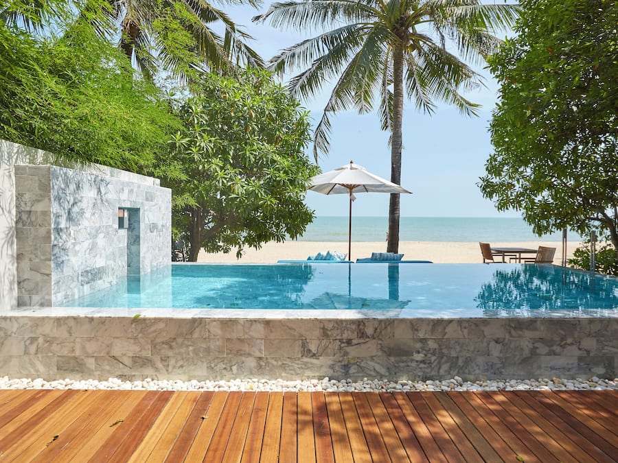 1-Bedroom Beachfront Pool Villa | Frigobar, cofres nos quartos, individualmente decorados