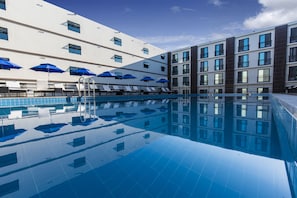 Seasonal outdoor pool, open 3:00 PM to 10:00 PM, sun loungers