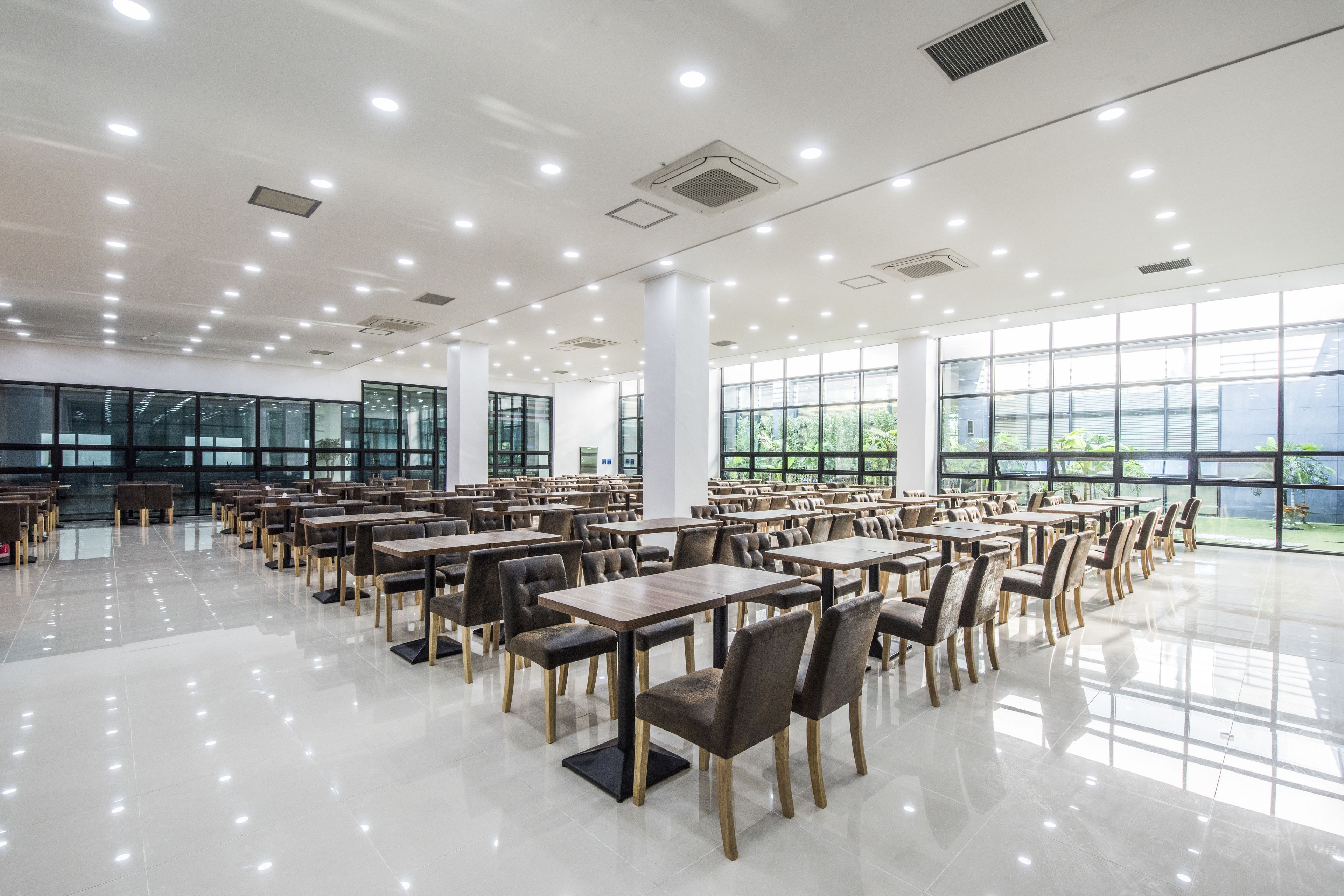 Daily buffet breakfast (KRW 13000 per person)