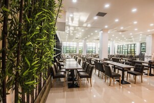 Daily buffet breakfast for a fee