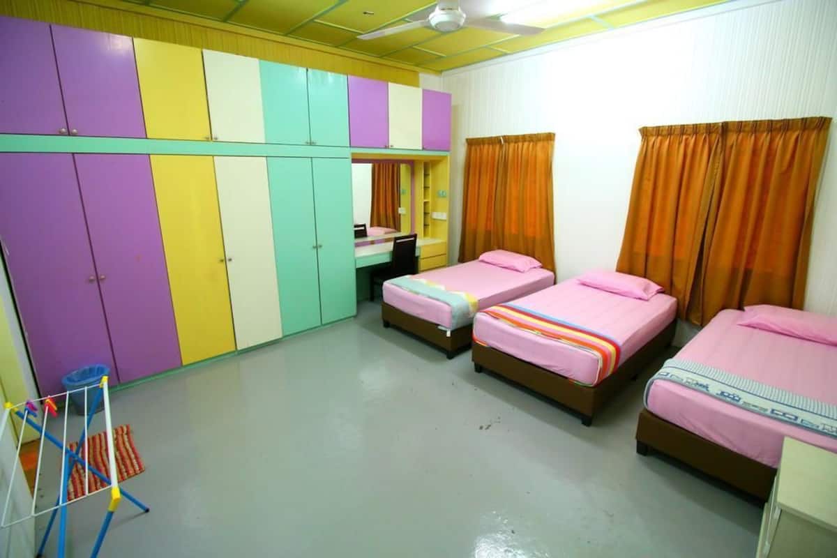 Triple Room With Private Bathroom | Desk, iron/ironing board, rollaway beds, free WiFi